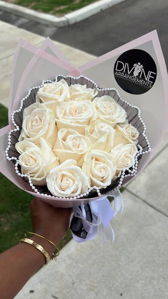 Ultra Mini Dozen Bouquet – Divine Arrangements Nashville, LLC